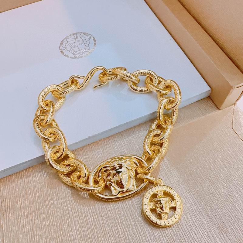 Versace bracelet lyx324